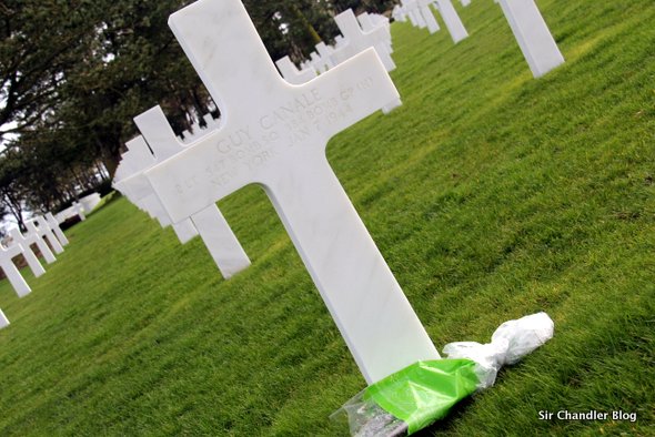 cementerio-normandia-cruces-flores