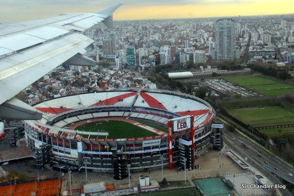 monumental-river-avion