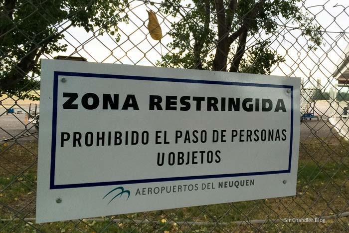 aeropuerto-neuquen-cartel