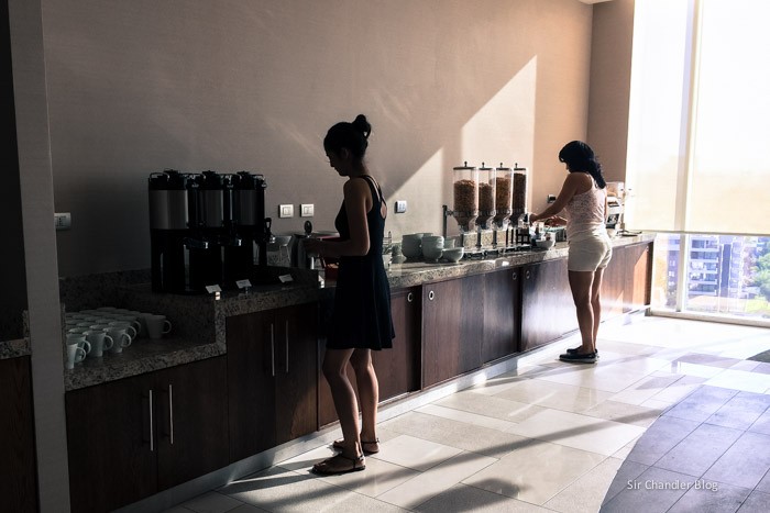 hyatt-place-vitacura-desayuno