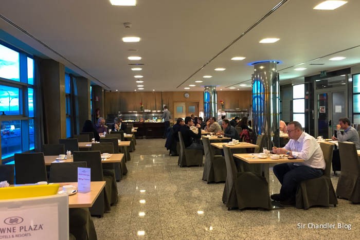 crowne-madrid-desayunador