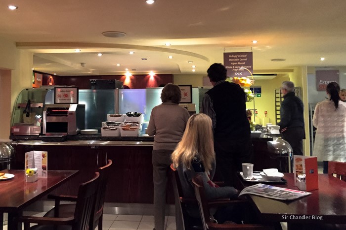 holiday-inn-edimburgo-desayunador