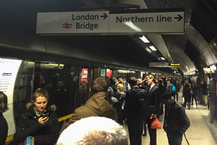 londres-fila-subte