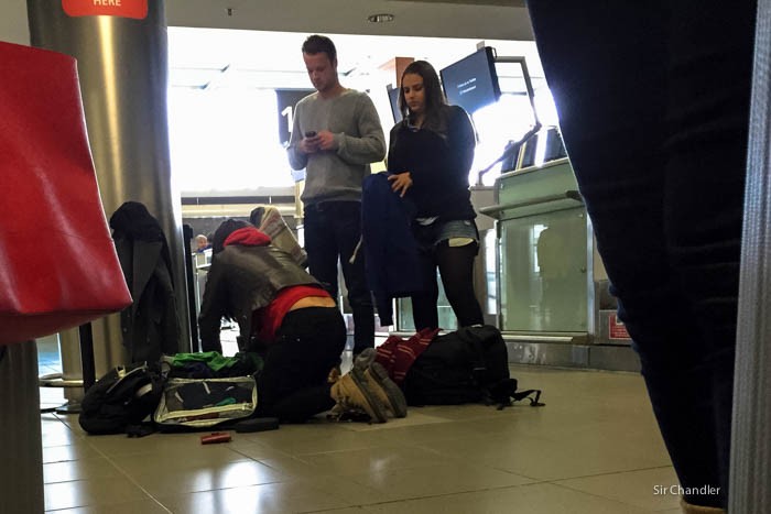 reacomodo-ropa-aeropuerto