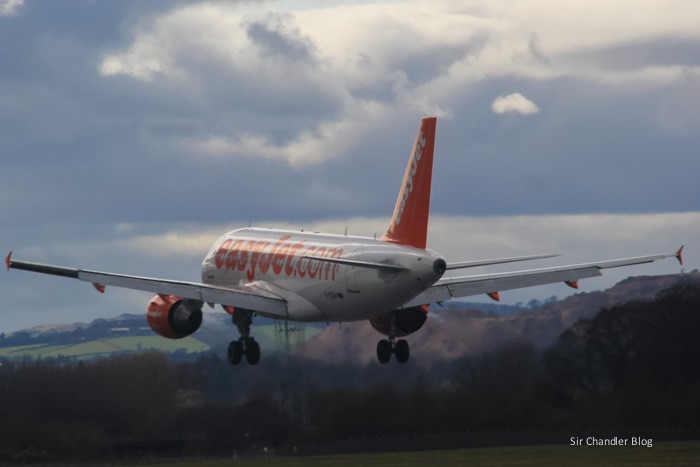 22-easyjet-airbus