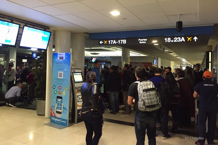 14-fila-aeropuerto-santiago