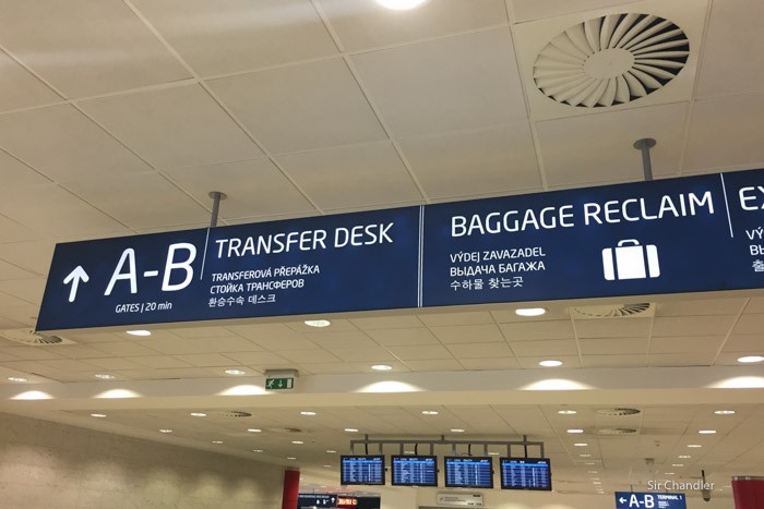 18-carteles-praga-aeropuerto