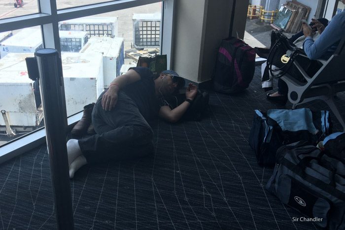 13-dormidos-aeropuerto