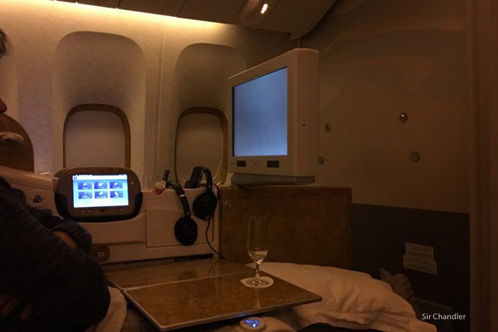 pantalla-business-emirates-777