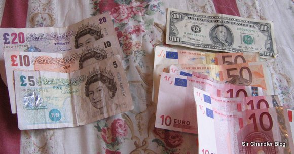 Dólares, euros y libras esterlinas