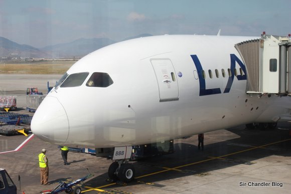 LAN también suspende sus 787 para revisión