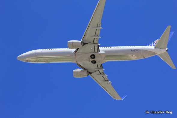 united-737-900