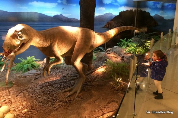 trelew-aeropuerto-dinosaurio