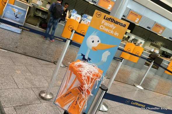 family-checkin-lufthansa