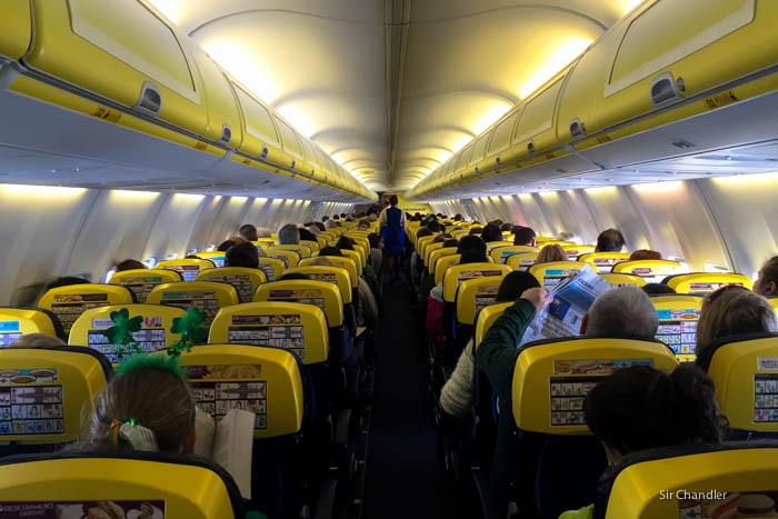 cabina-ryanair-737