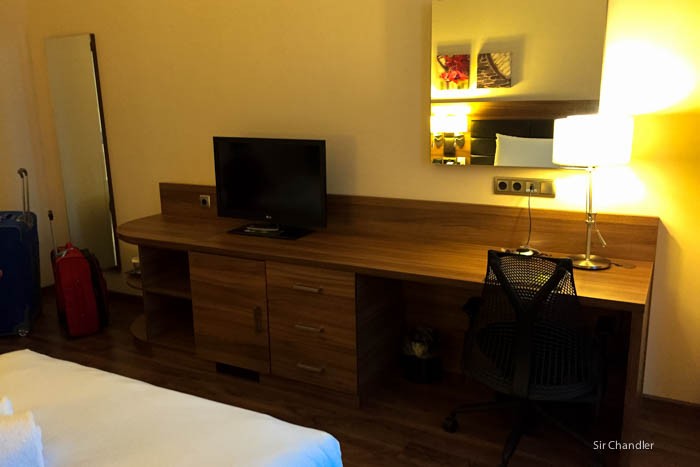 02-hilton-garden-escritorio