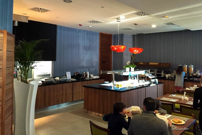 12-hilton-comedor