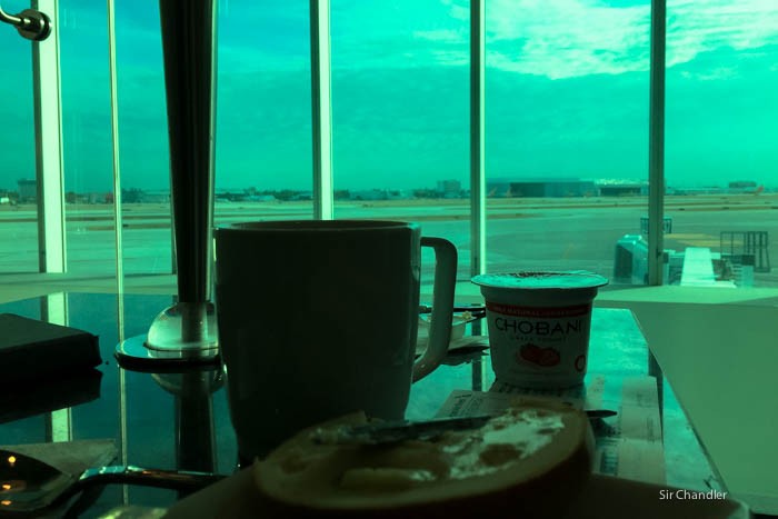 3-american-airlines-miami-lounge