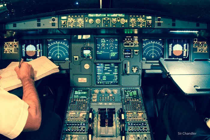 09-cockpit-airbus-320-lan-lv-fux