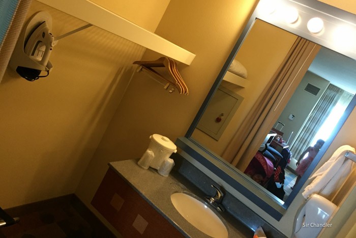 3-hotel-pop-disney-placard