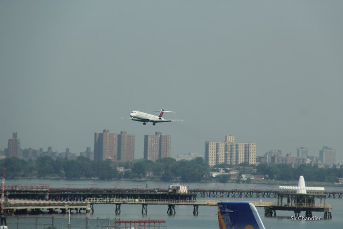 7-delta-la-guardia-aterrizaje