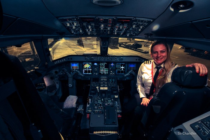 avianca-embraer-cockpit