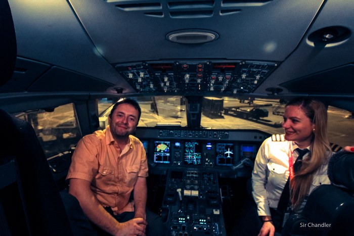 13-cockpit-embraer-190-avianca