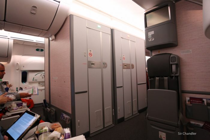 15-banos-787-latam