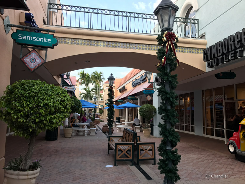 Naples donde los outlets también son tranquilos Sir Chandler