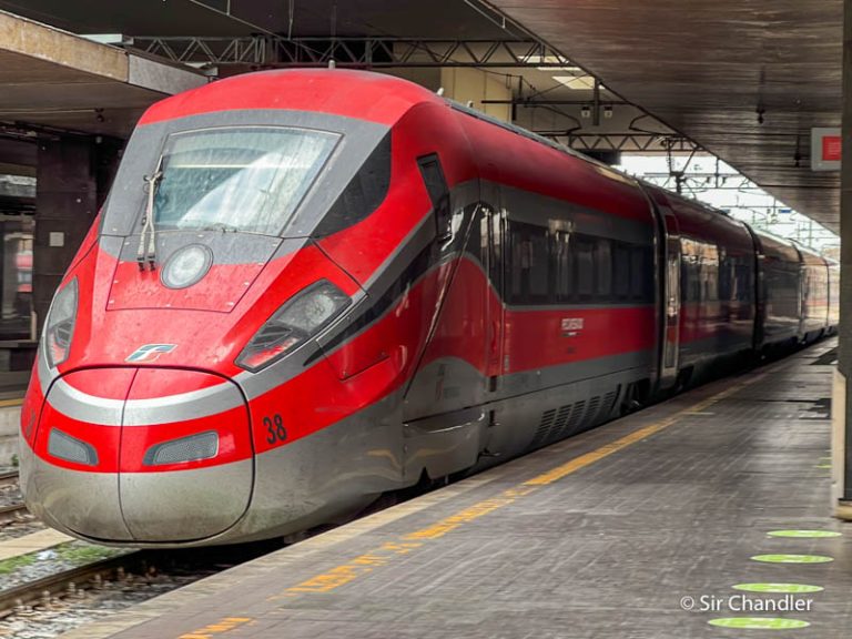 El viaje en el tren rápido entre Roma y Milán