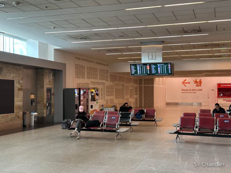 Así está la terminal C de Ezeiza tapiada y el camino para llegar a los vuelos de cabotaje