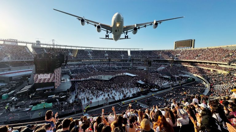 ¿Pasan más cerca los aviones del Monumental cuando hay recital?