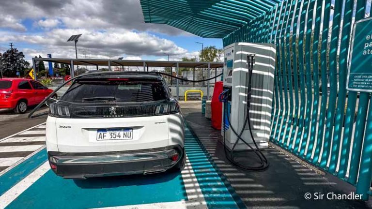 Los enchufes de la ruta 2 para unir con auto eléctrico Mar del Plata con Buenos Aires ¿Andan?